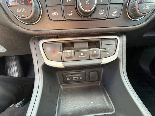 Used 2024 GMC Terrain SLT AWD/4WD image 24