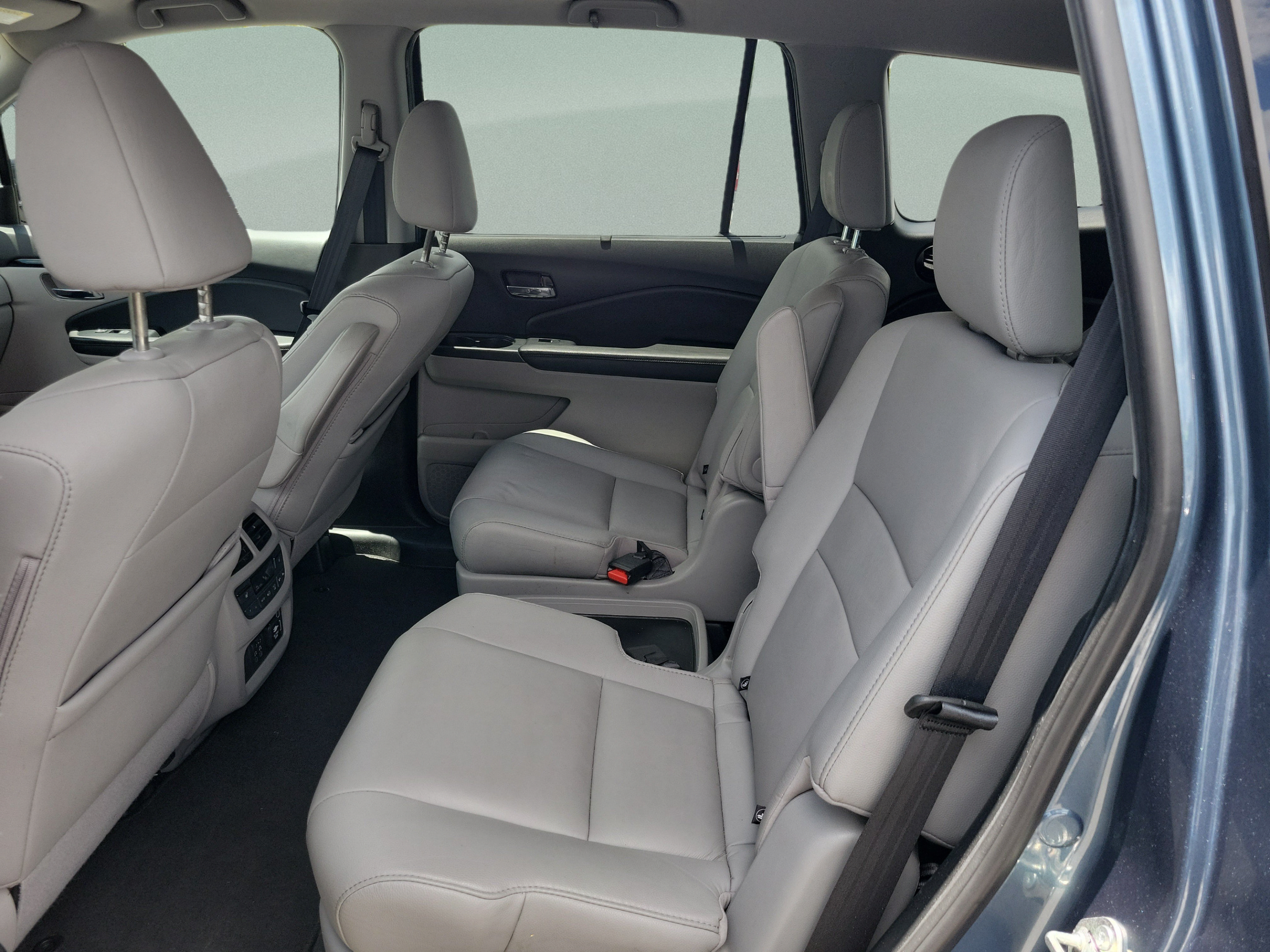 Used 2020 Honda Pilot Touring image 13