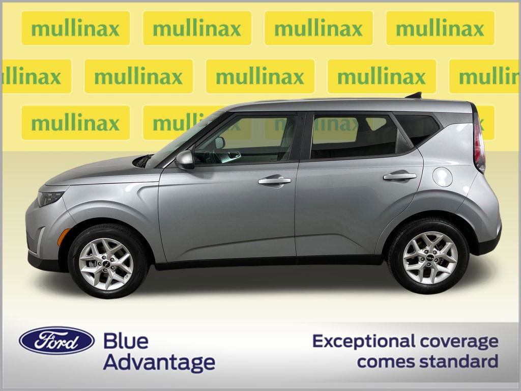 Used 2023 Kia Soul LX w/ LX Technology Package image 2