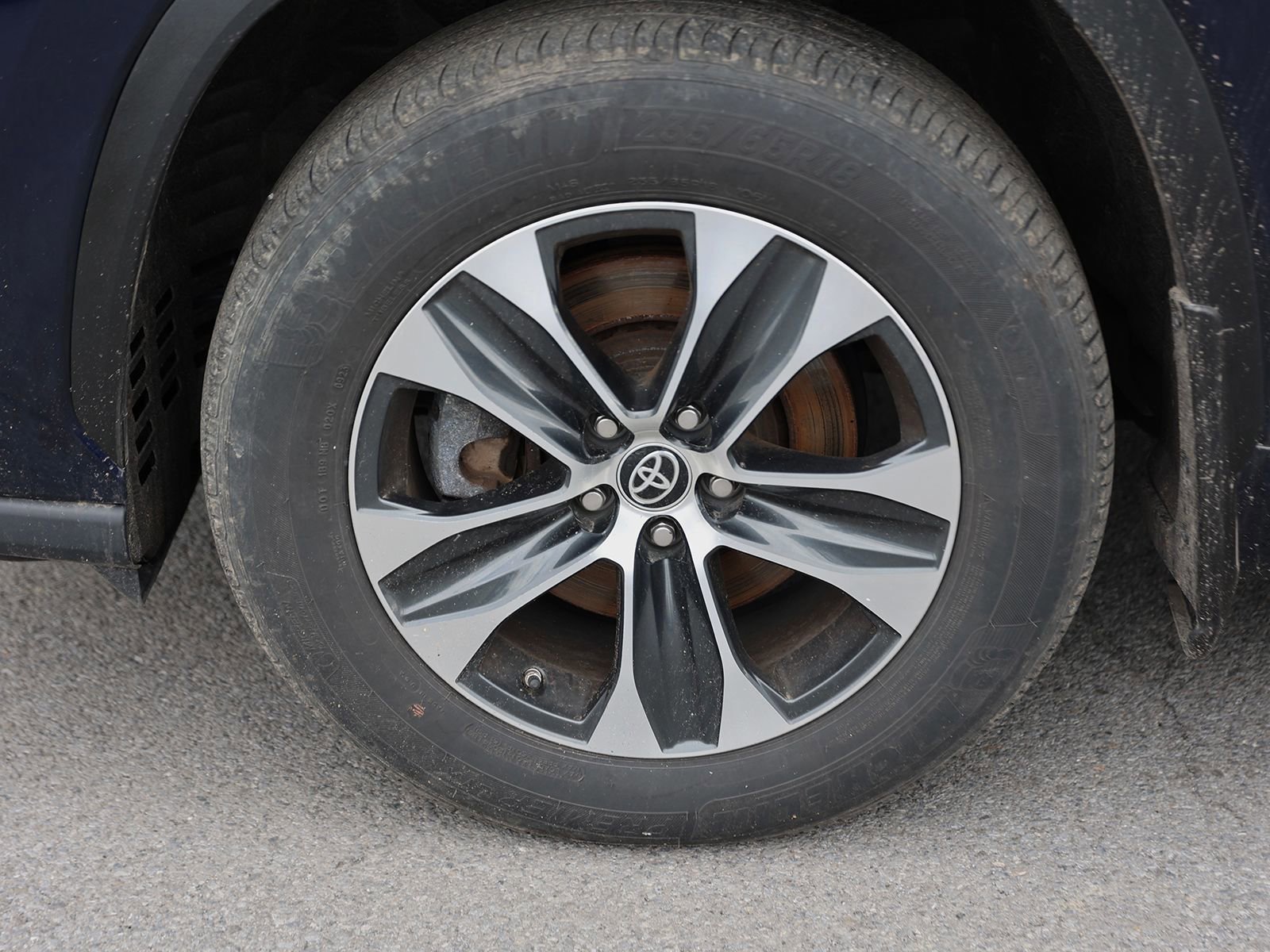 Used 2023 Toyota Highlander XLE AWD/4WD image 11