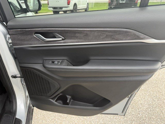 Used 2025 Jeep Grand Cherokee L Limited AWD/4WD image 35