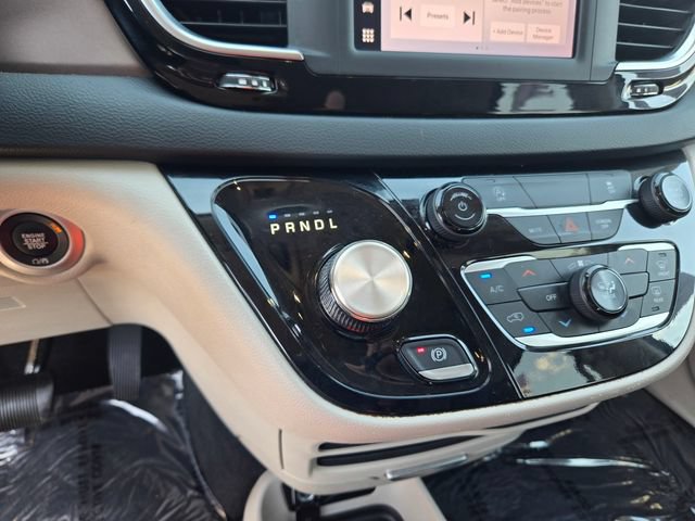 Used 2023 Chrysler Voyager LX FWD image 14