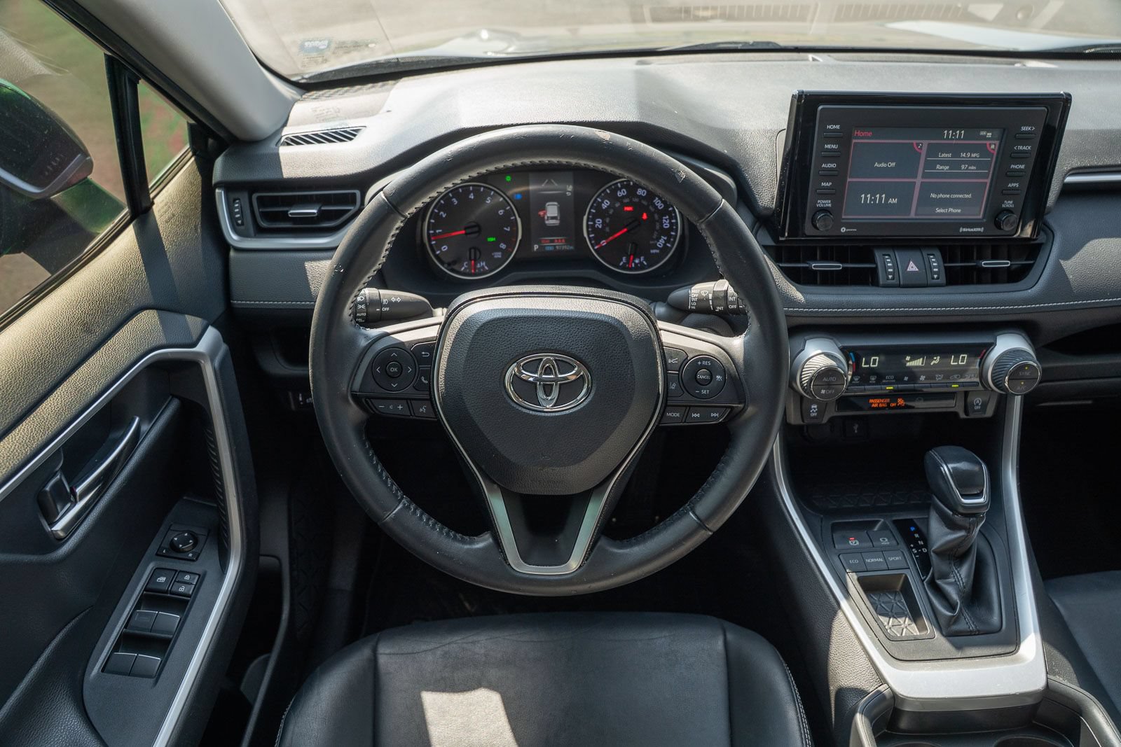 Used 2020 Toyota RAV4 XLE Premium FWD image 25
