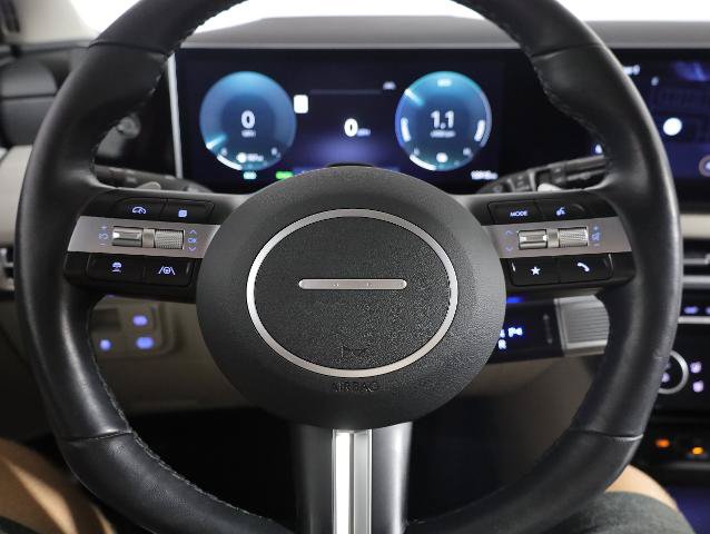 Used 2025 Hyundai Tucson Limited AWD/4WD image 17