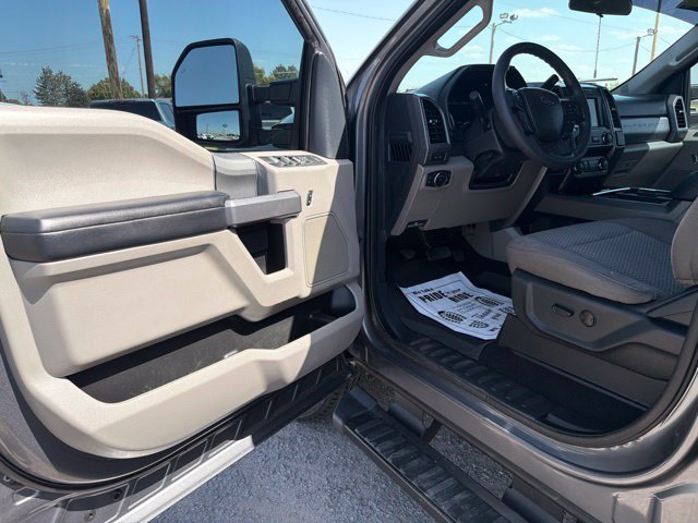Certified 2022 Ford F250 XLT w/ Black Appearance Package AWD/4WD image 8
