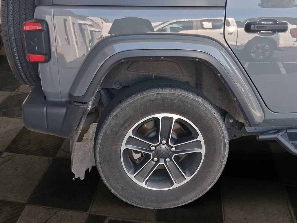 Used 2023 Jeep Wrangler Unlimited Sahara w/ LED Lighting Group AWD/4WD image 8