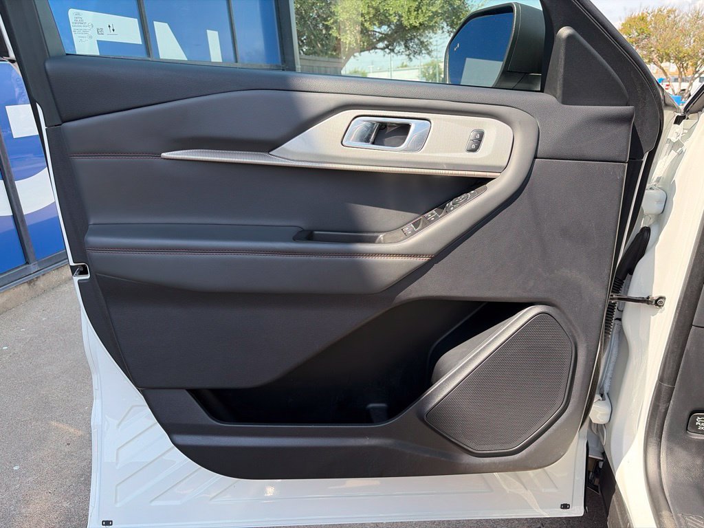 Certified 2025 Ford Explorer Active RWD image 23