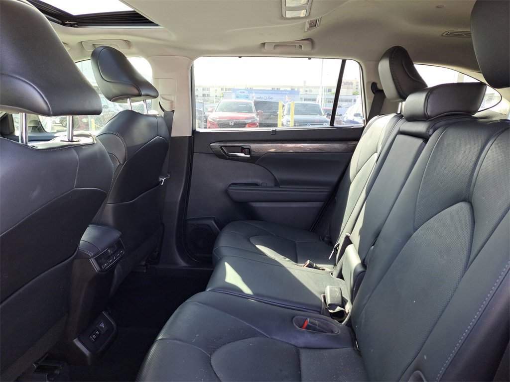 Used 2021 Toyota Highlander Limited image 5