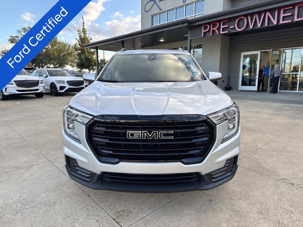 Used 2022 GMC Terrain SLE w/ Elevation Edition image 3