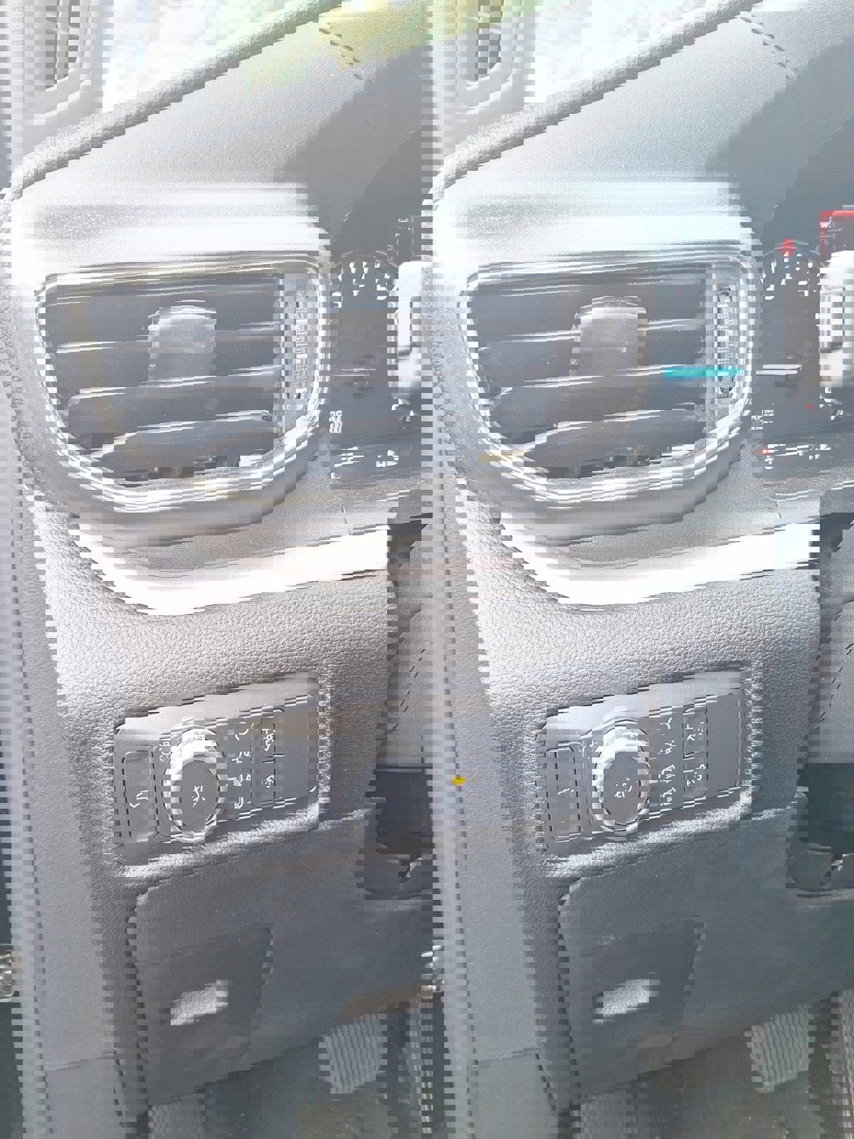 Certified 2022 Ford Explorer XLT w/ Equipment Group 202A image 9