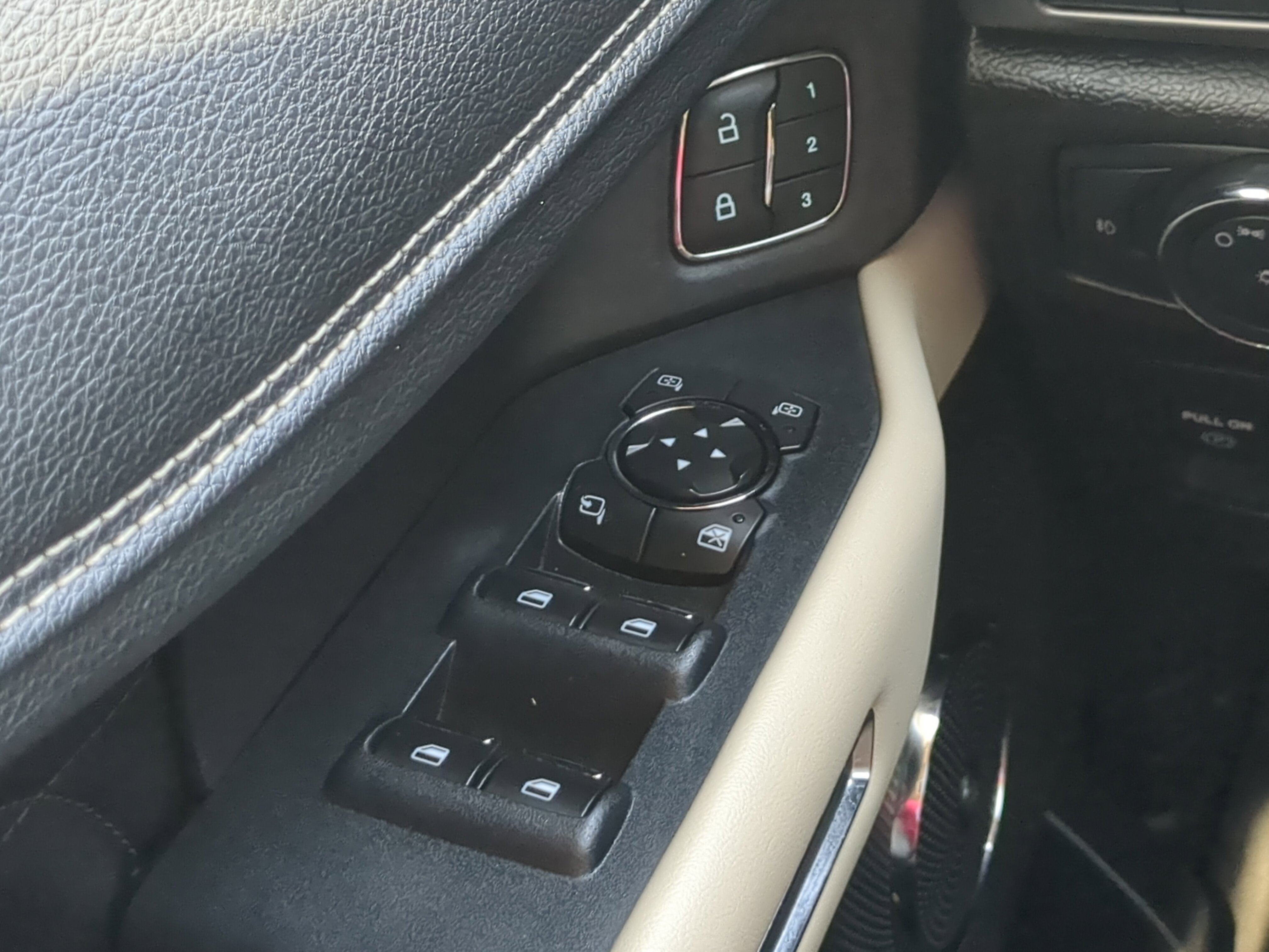 Certified 2018 Ford Expedition Max Platinum AWD/4WD image 23