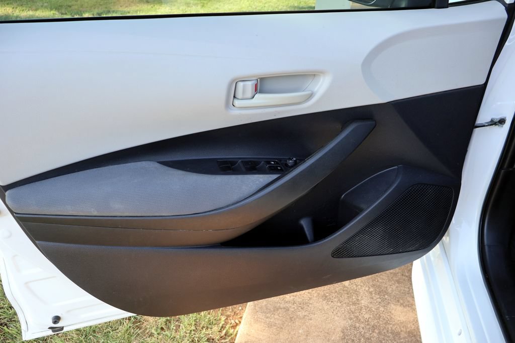 Used 2022 Toyota Corolla LE FWD image 25