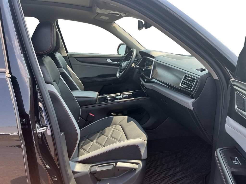 Used 2024 Volkswagen Atlas Peak Edition SE AWD/4WD image 22