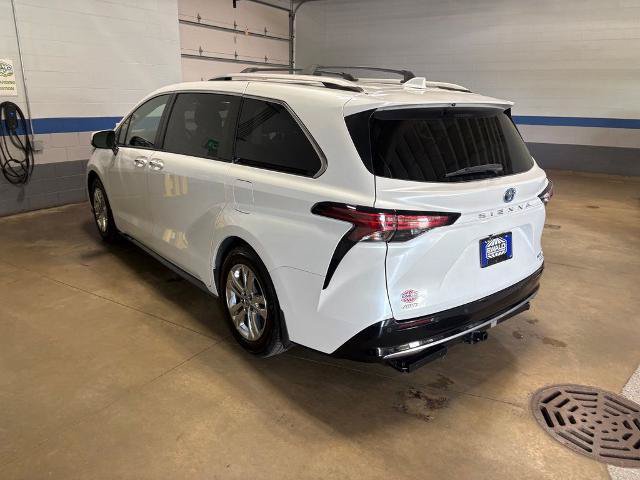 Used 2022 Toyota Sienna Platinum AWD/4WD image 4