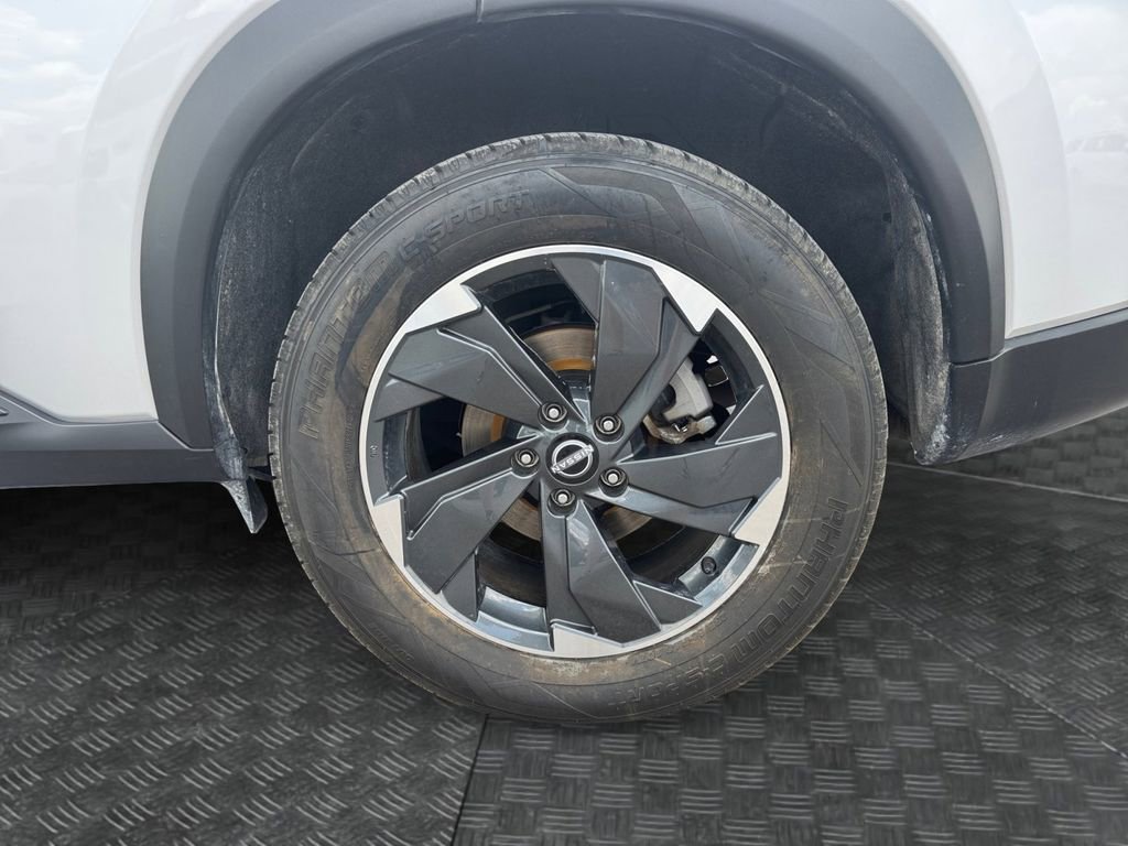 Used 2024 Nissan Rogue SV AWD/4WD image 17