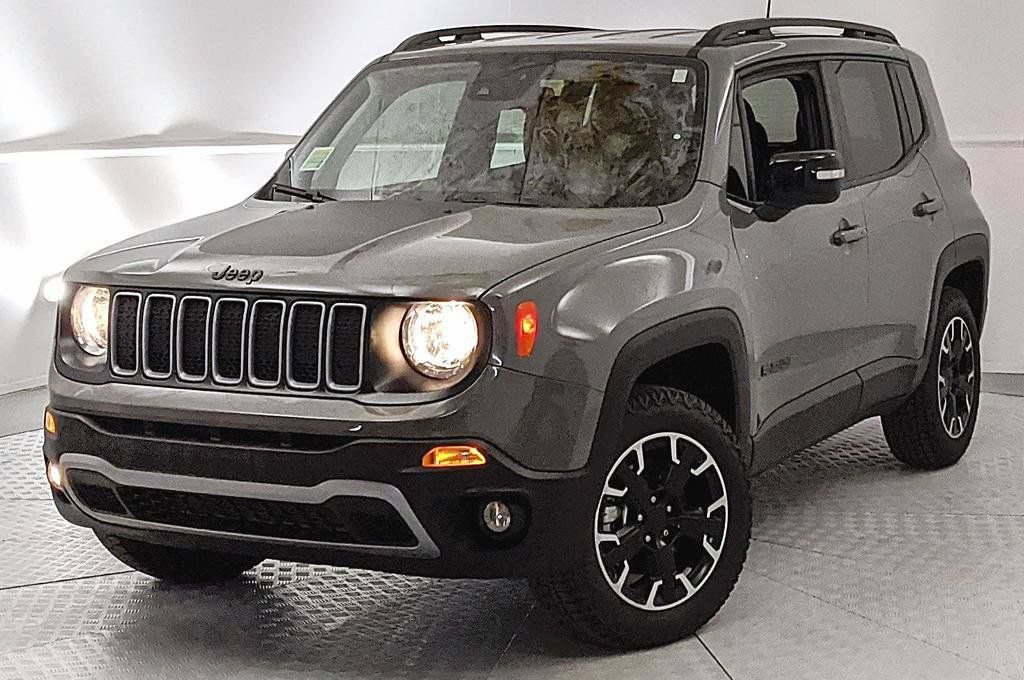 Used 2023 Jeep Renegade Latitude AWD/4WD image 6