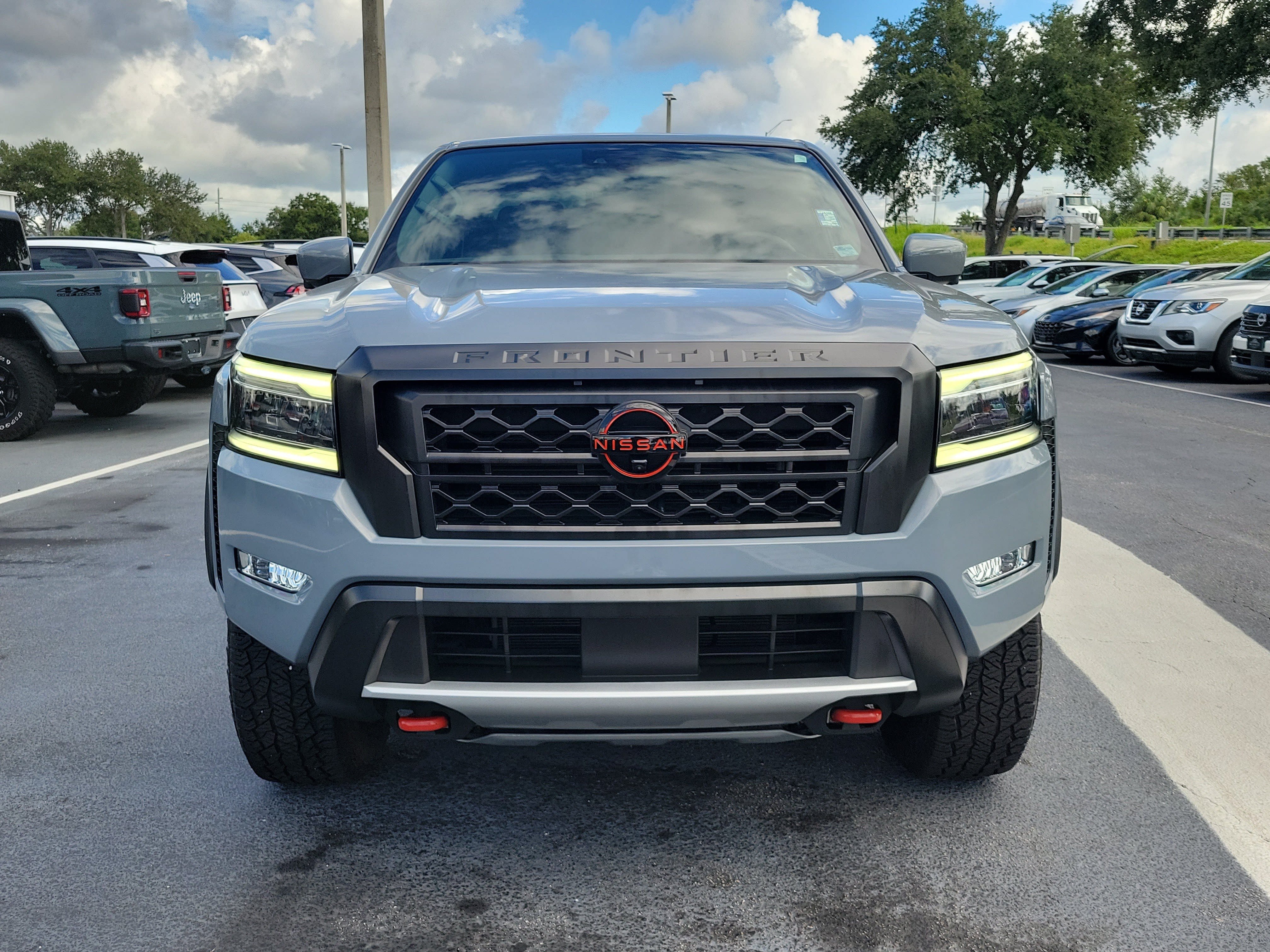 Used 2023 Nissan Frontier PRO-4X w/ Pro-4X Premium Package AWD/4WD image 2
