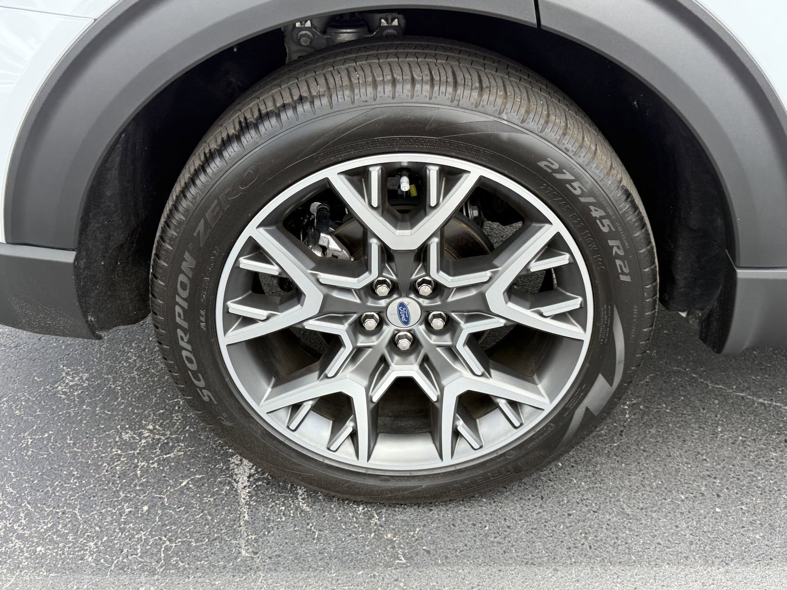Certified 2025 Ford Explorer Platinum w/ Ultimate Package RWD image 35