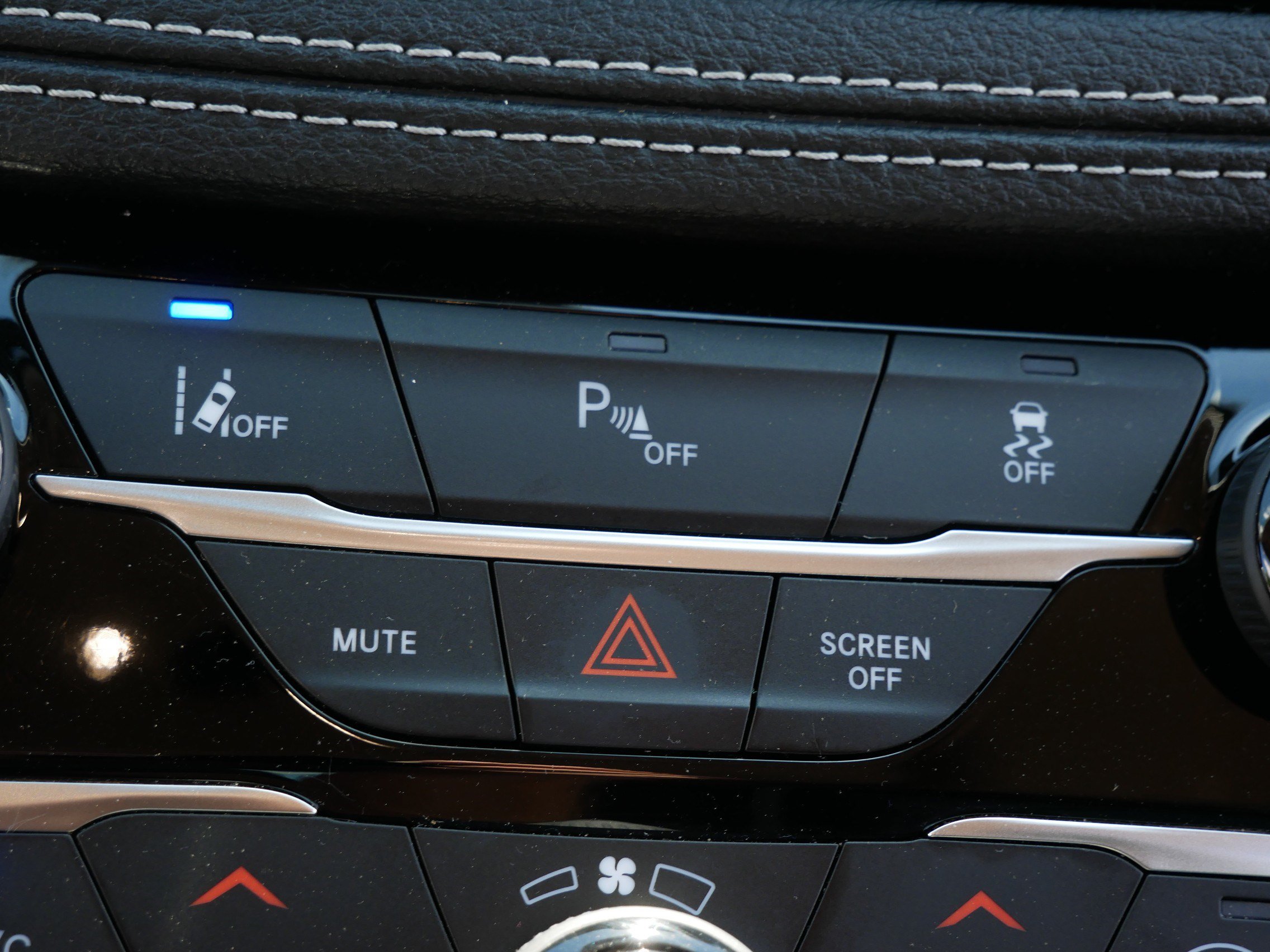 Used 2023 Chrysler Pacifica Limited FWD image 32