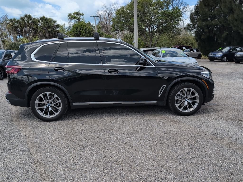 Used 2022 BMW X5 xDrive45e image 2
