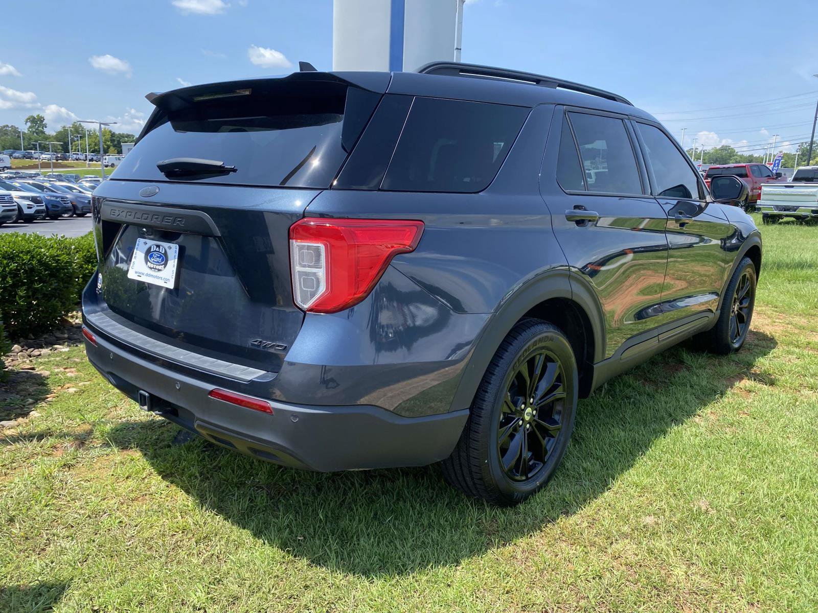 Certified 2023 Ford Explorer XLT w/ Equipment Group 202A AWD/4WD image 7