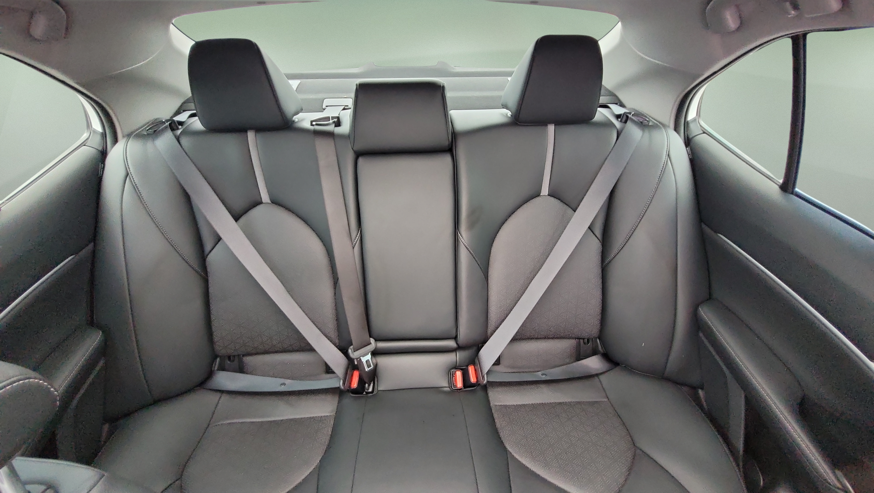 Used 2022 Toyota Camry XSE FWD image 18