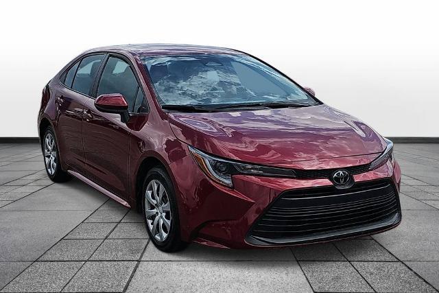 Used 2025 Toyota Corolla LE FWD image 3