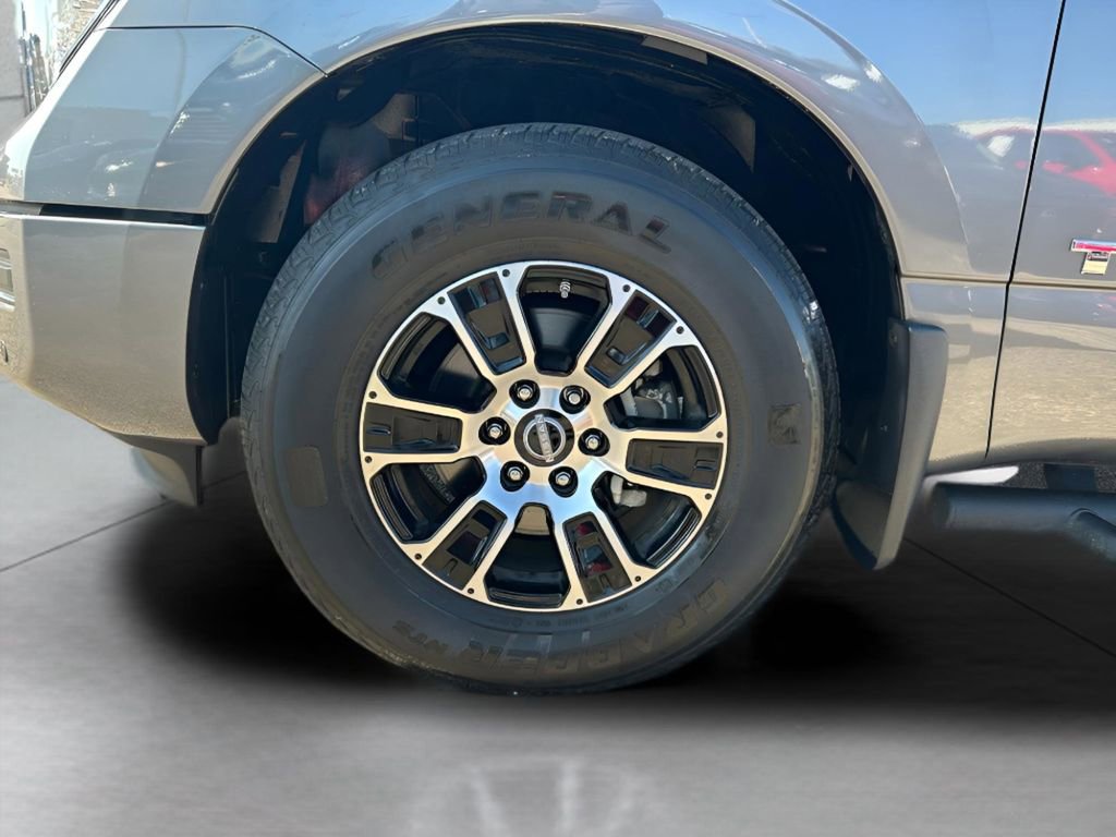 Used 2023 Nissan Titan SV w/ SV Convenience Package image 23