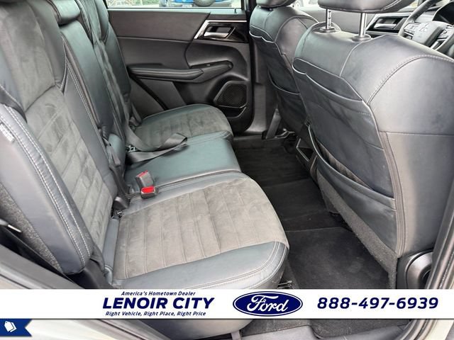 Used 2023 Mitsubishi Outlander SE FWD image 12