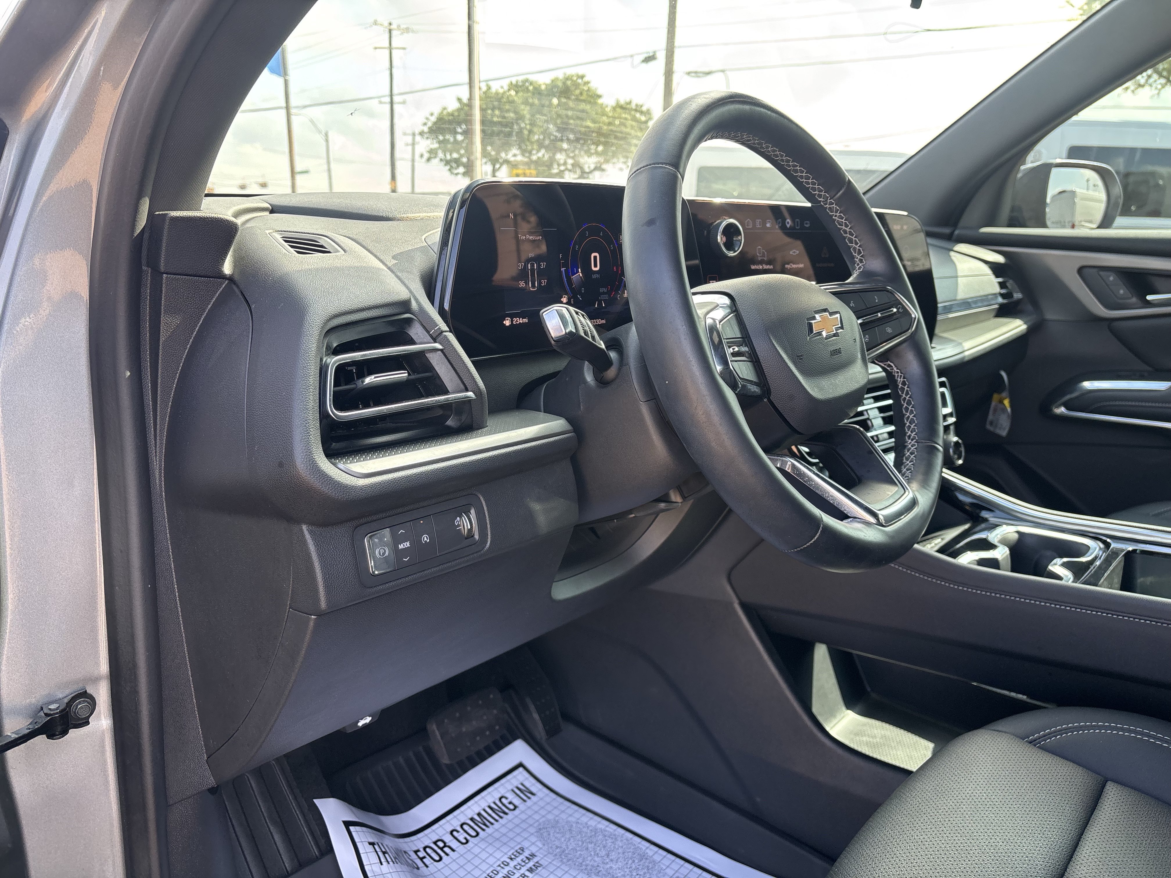 Used 2025 Chevrolet Traverse LT w/ Driver Confidence Package FWD image 12