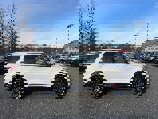 Certified 2025 Ford Explorer ST-Line w/ ST-Line Street Pack image 4