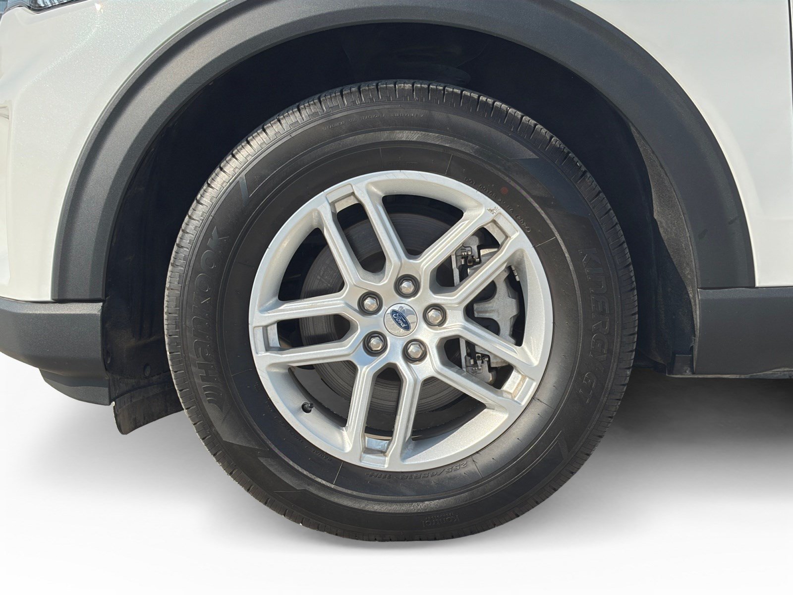 Certified 2025 Ford Explorer Active w/ Active Comfort Package RWD image 9
