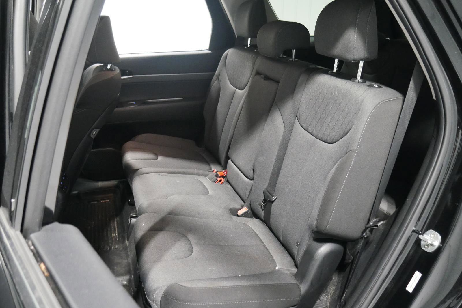 Used 2022 Hyundai Palisade SE image 11