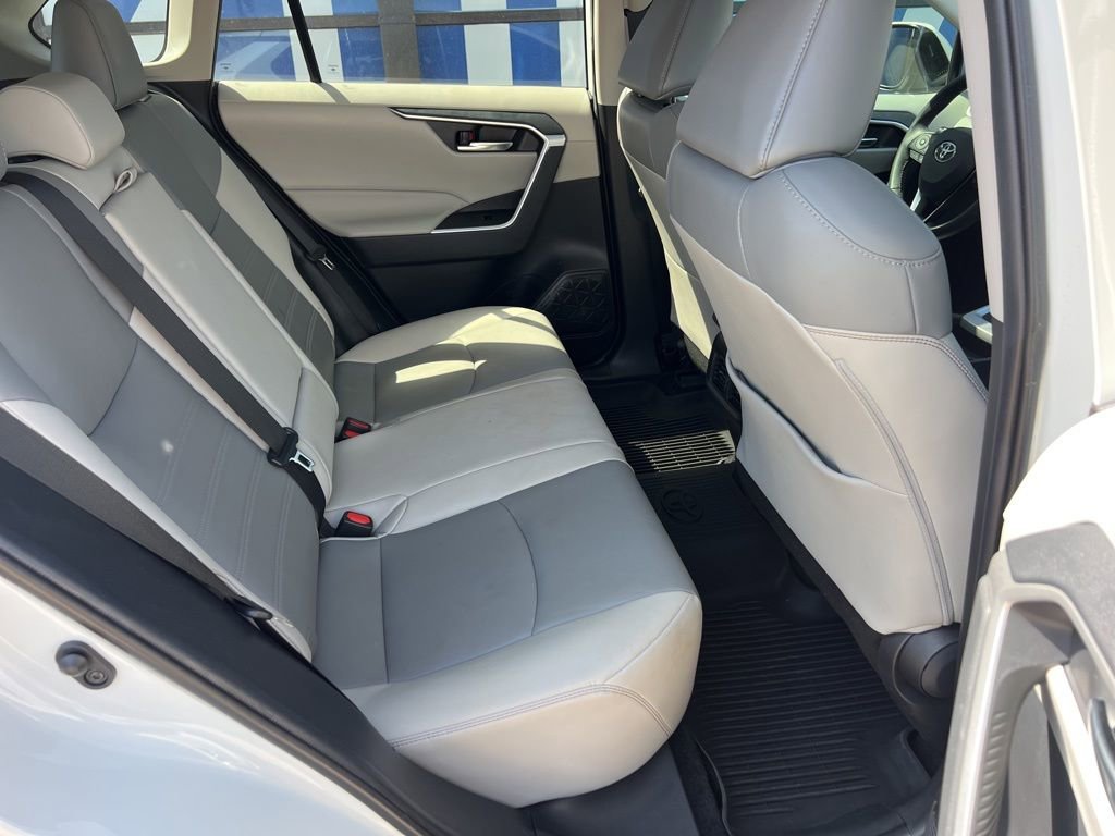 Used 2021 Toyota RAV4 XLE Premium image 15