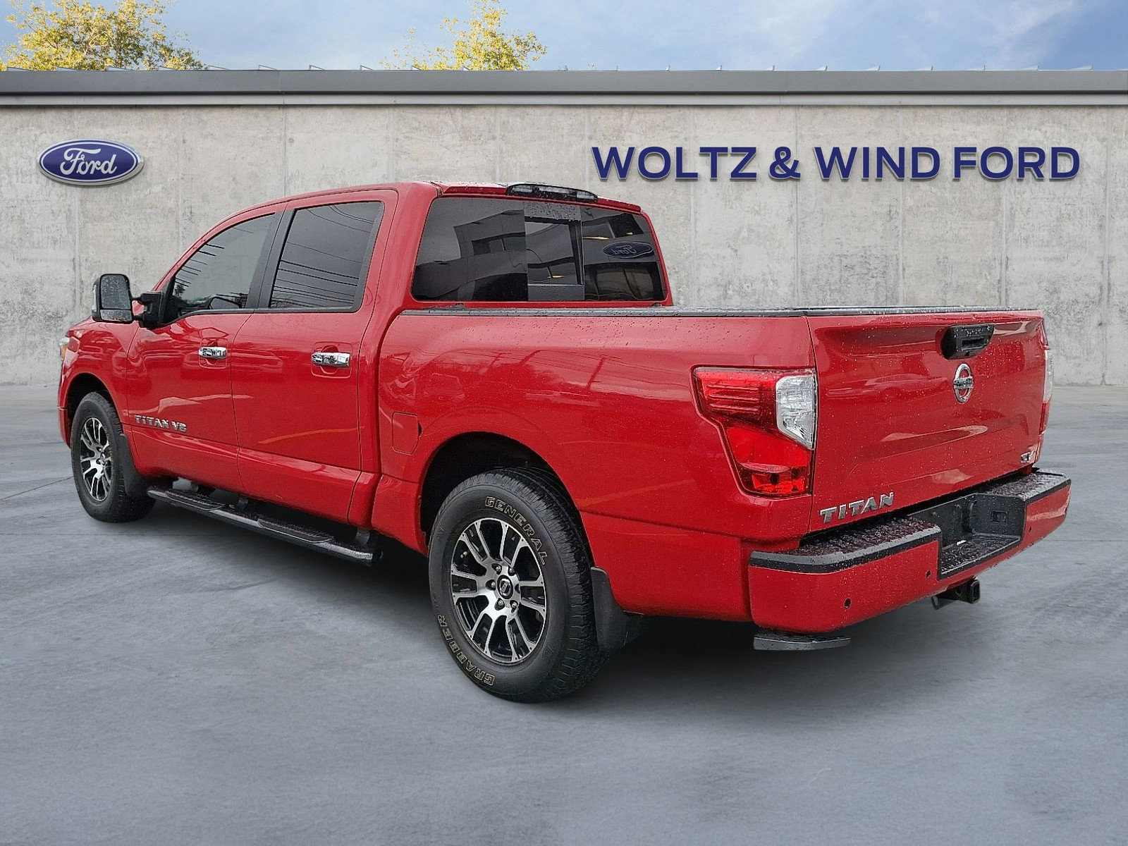 Used 2020 Nissan Titan SV w/ SV Convenience Package image 5