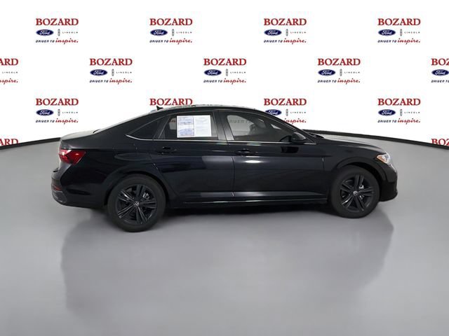 Used 2023 Volkswagen Jetta SE FWD image 9