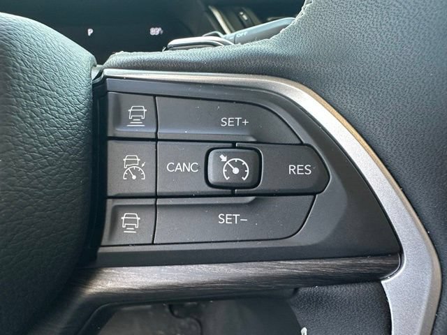 Used 2025 Jeep Grand Cherokee Limited RWD image 24