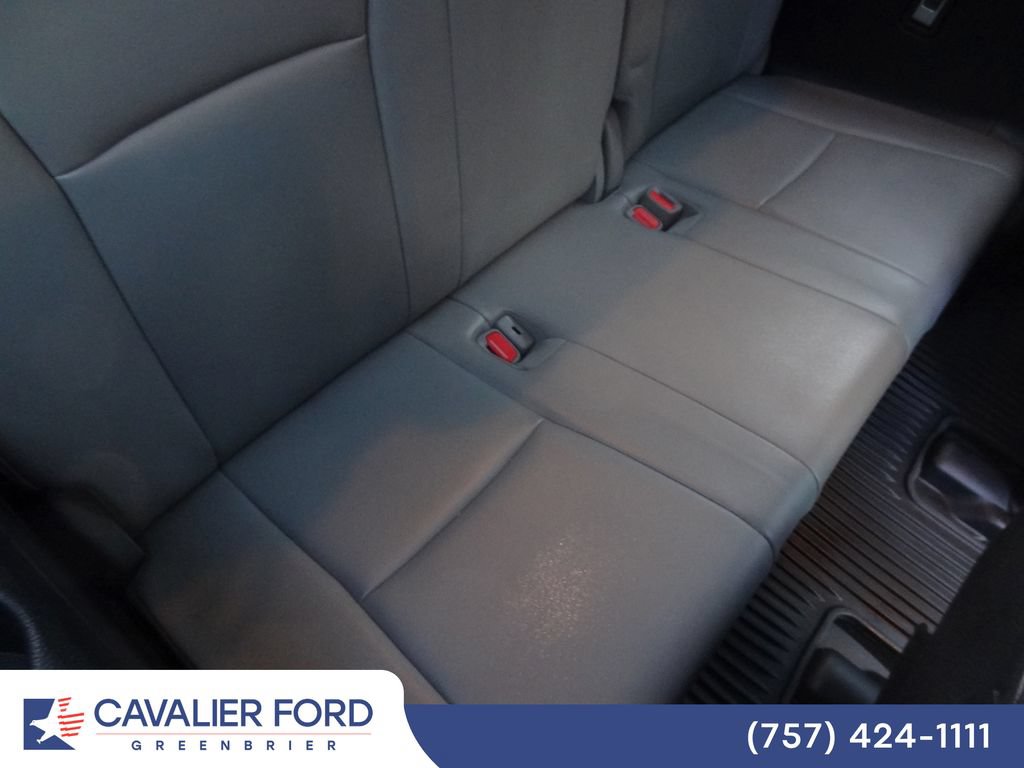 Used 2022 Toyota Highlander XLE AWD/4WD image 10