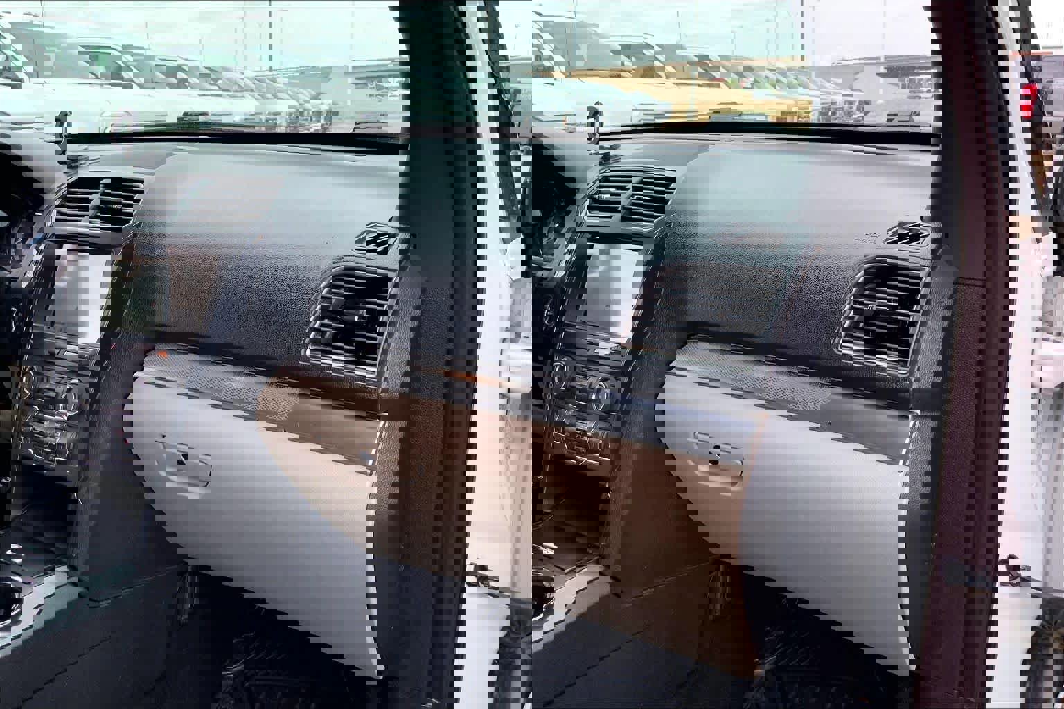 Certified 2018 Ford Explorer XLT w/ Equipment Group 202A image 19