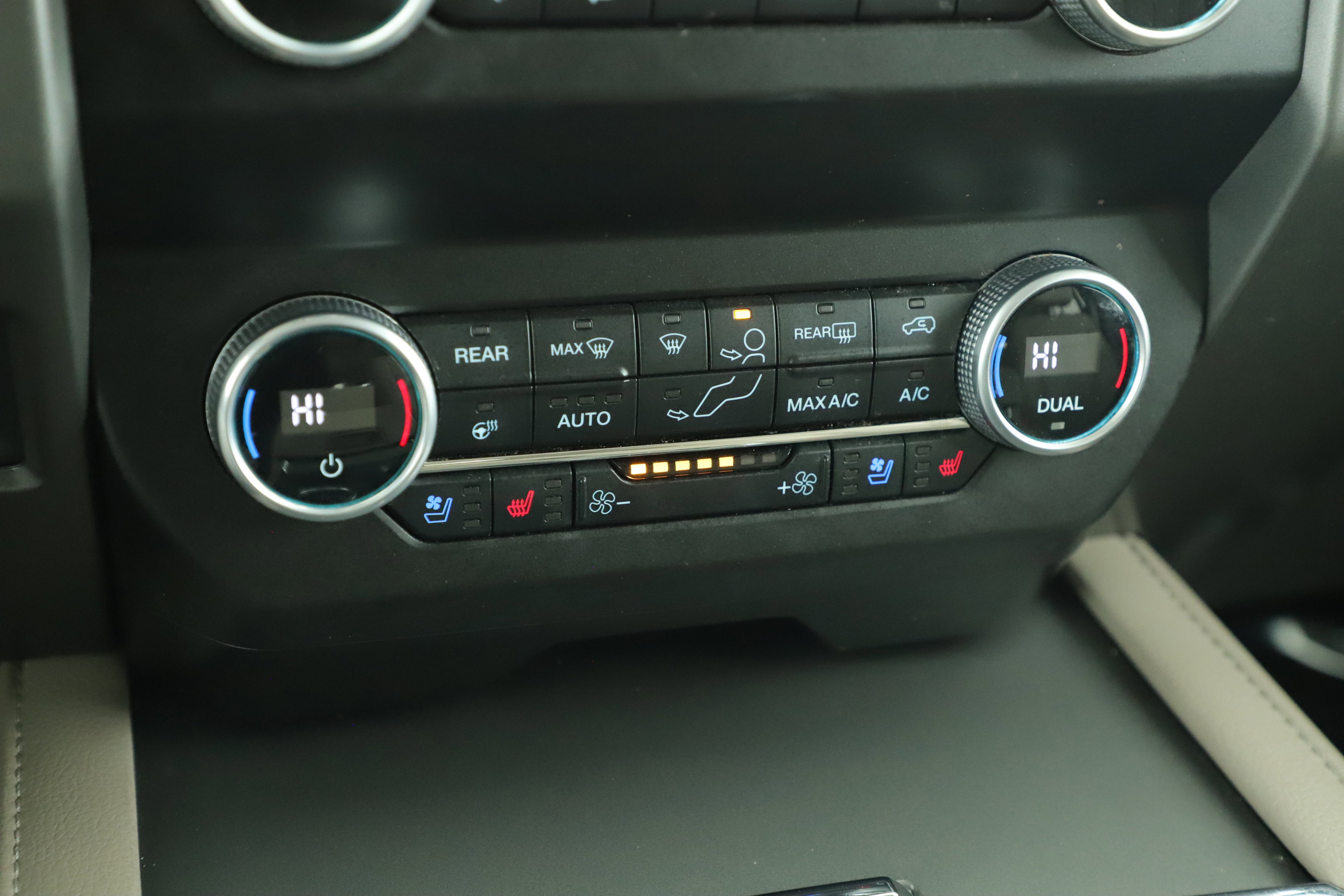 Certified 2021 Ford Expedition Max XLT image 6