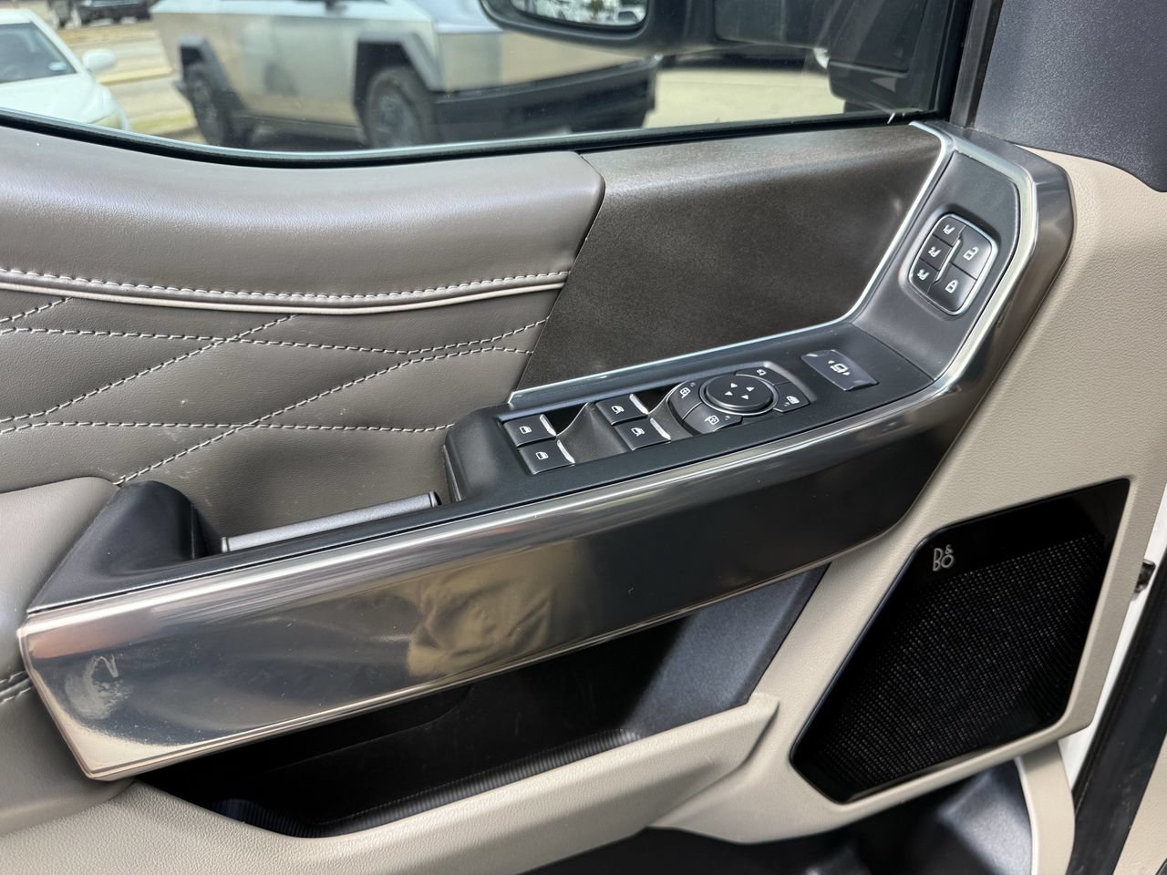 Certified 2025 Ford F350 Platinum w/ Platinum Plus Package AWD/4WD image 23