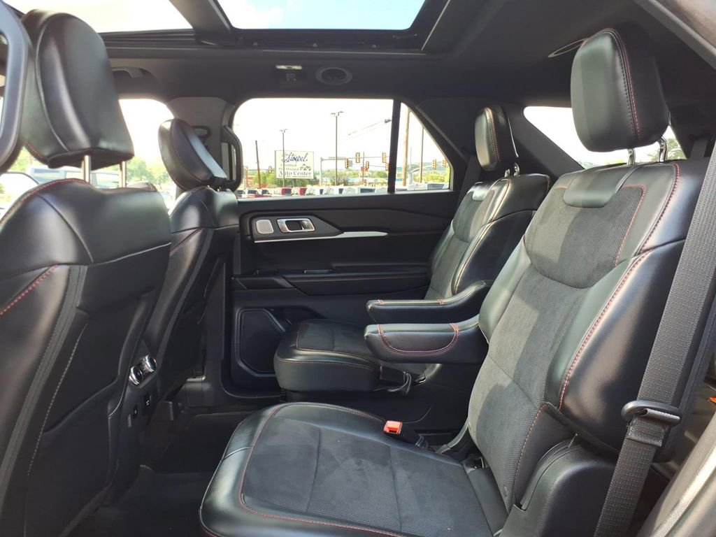 Certified 2025 Ford Explorer ST w/ Sun And Sound Package AWD/4WD image 15