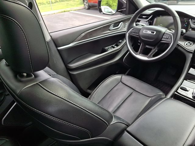 Used 2022 Jeep Grand Cherokee Limited 4xe w/ Luxury Tech Group II AWD/4WD image 15