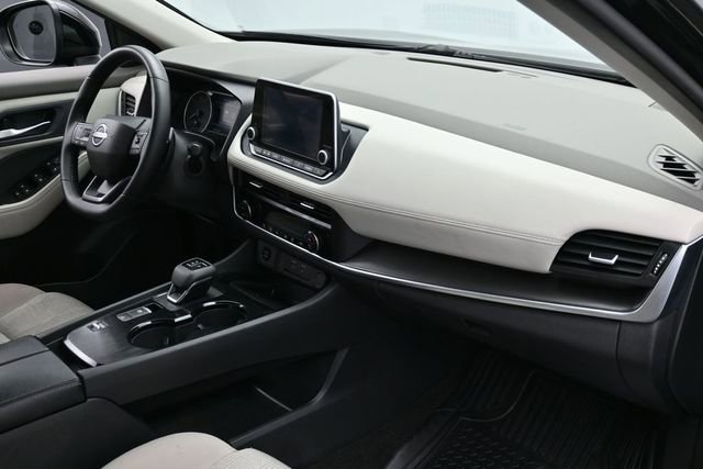 Used 2025 Nissan Rogue SV FWD image 28