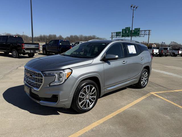 Used 2024 GMC Terrain Denali image 4