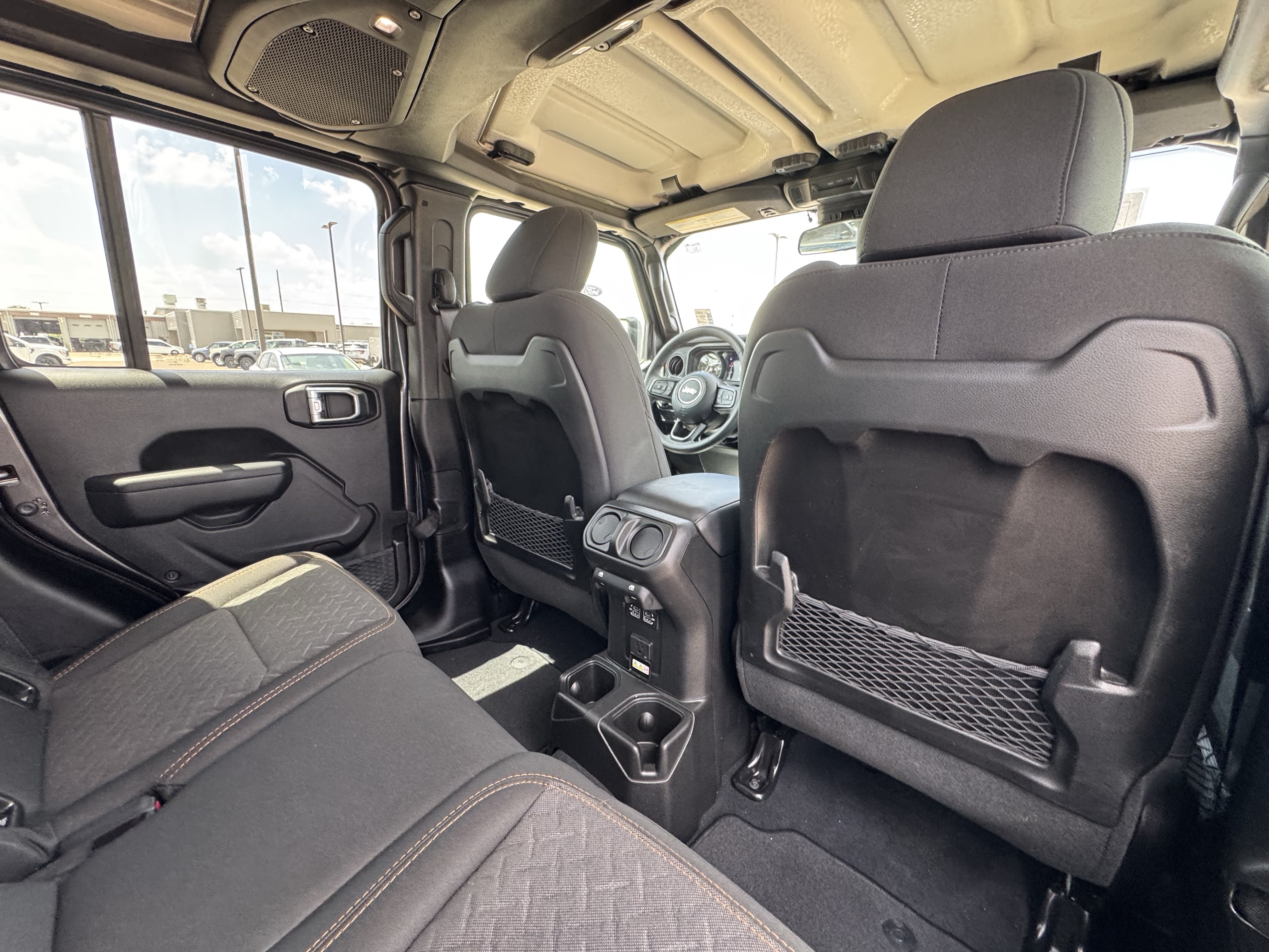 Used 2025 Jeep Gladiator Mojave AWD/4WD image 33