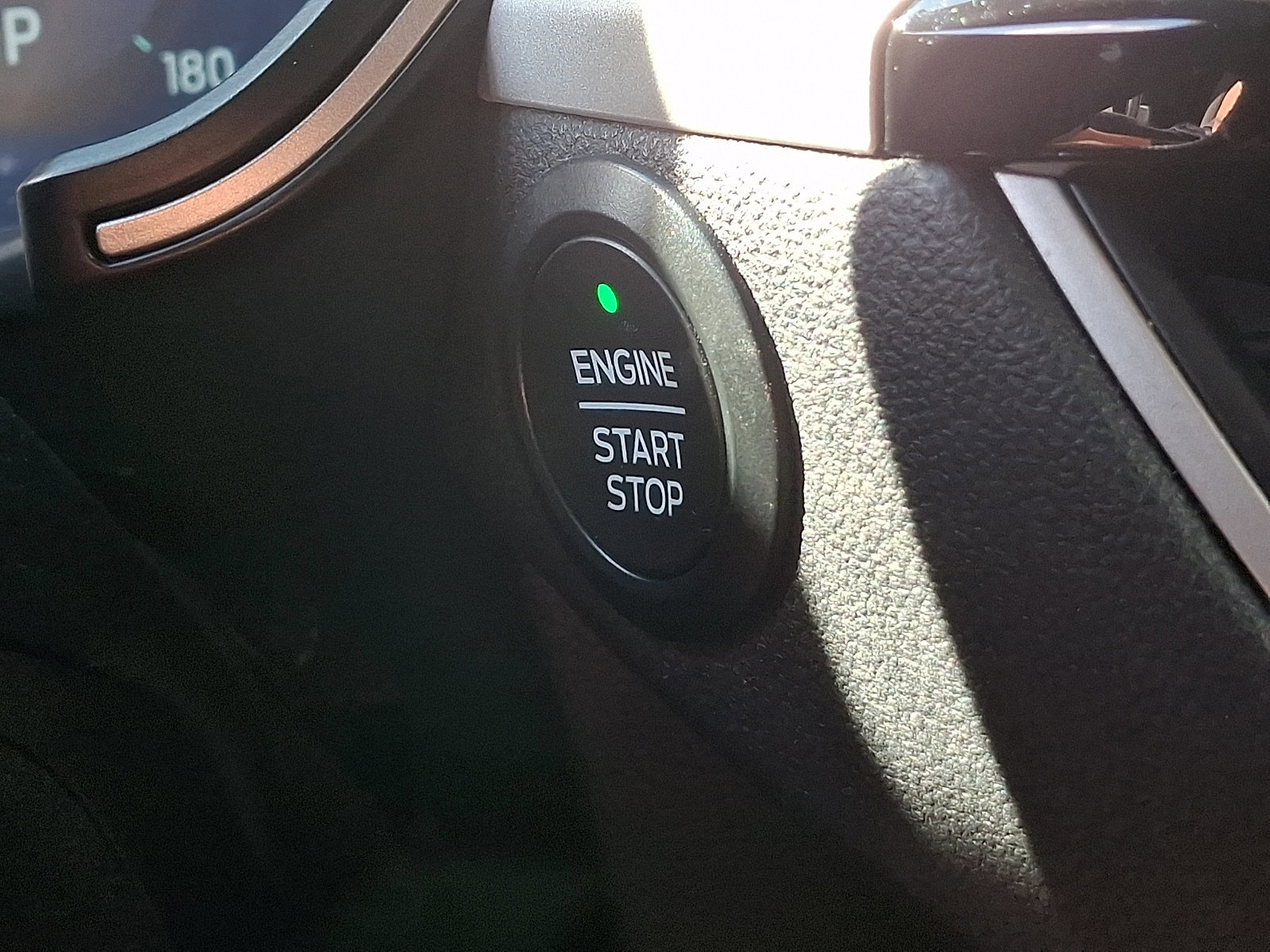 Certified 2020 Ford Escape SE Sport AWD/4WD image 25