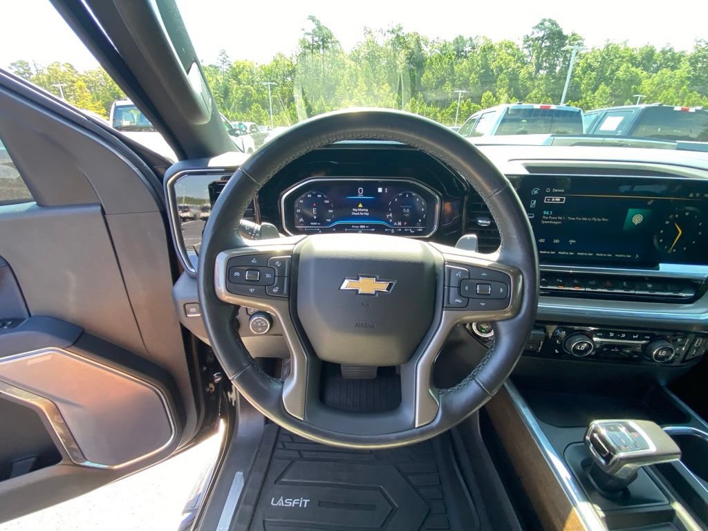 Used 2022 Chevrolet Silverado 1500 High Country w/ High Country Premium Package AWD/4WD image 13