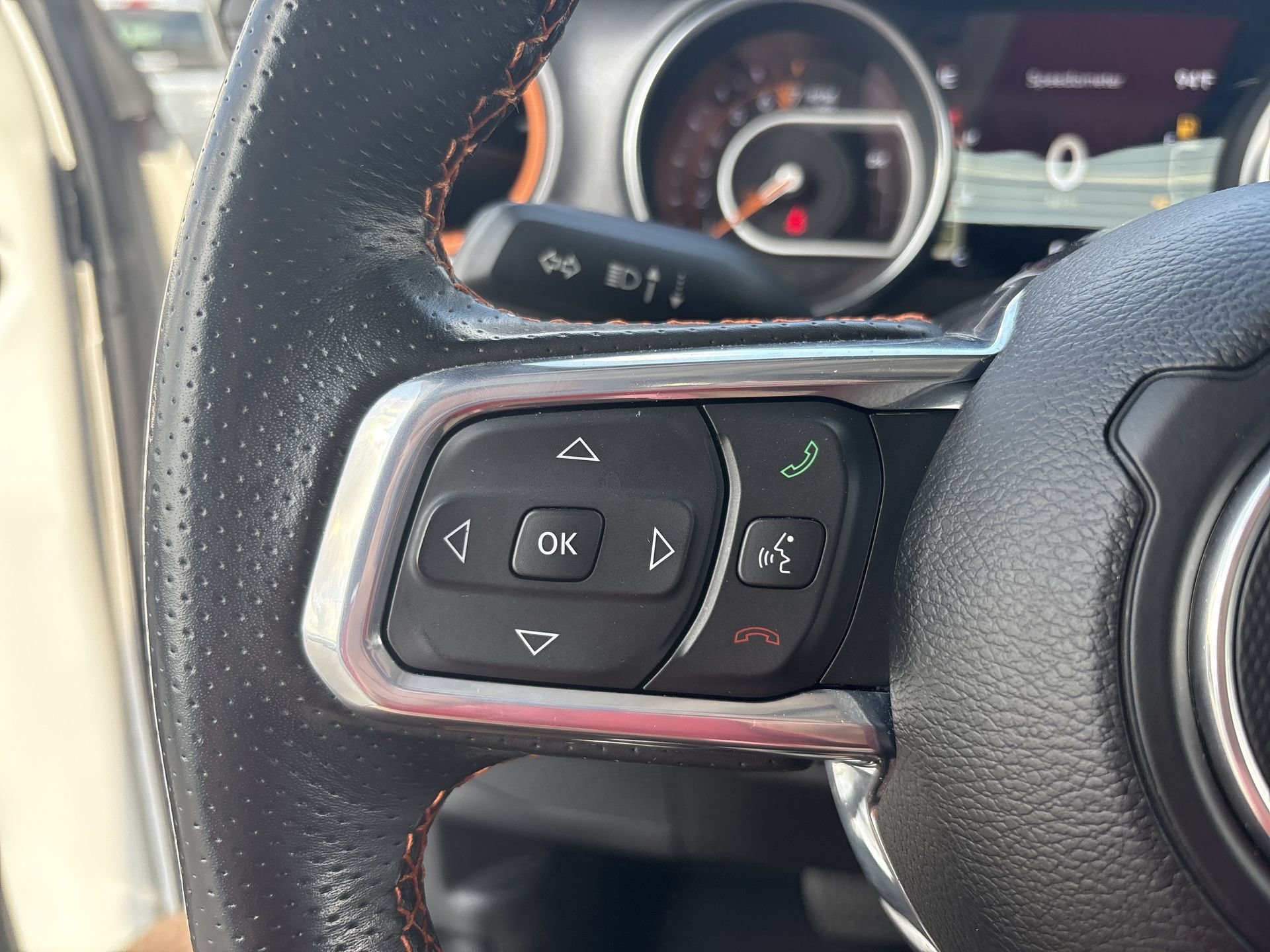 Used 2023 Jeep Gladiator Mojave w/ LED Lighting Group AWD/4WD image 17