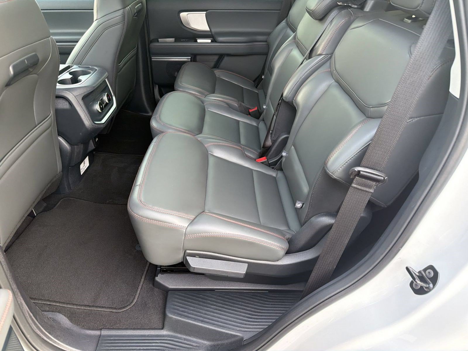 Certified 2025 Ford Expedition Active AWD/4WD image 24